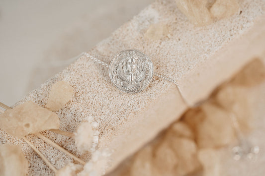 Brazalete Yo Sagrada en plata